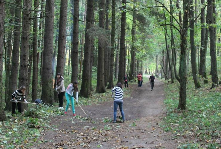 В городской администрации обсудили весенний месячник по очистке и благоустройству территорий