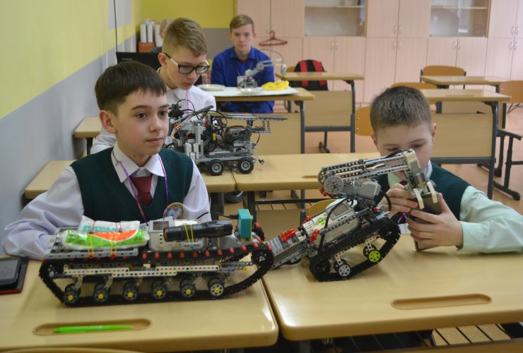 В Гусеве прошла открытая Олимпиада по робототехнике «Роботы для устойчивого развития»