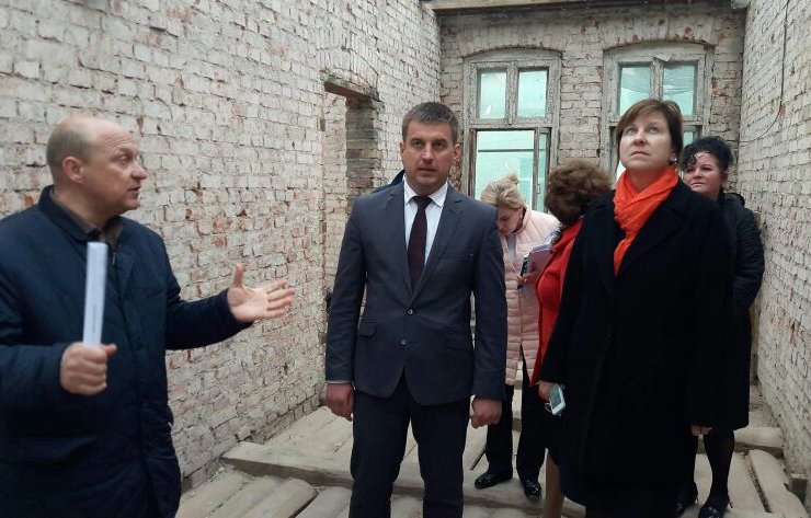 Светлана Трусенева и Александр Китаев проинспектировали ход ремонтных работ здания бывшего малого зала ДО