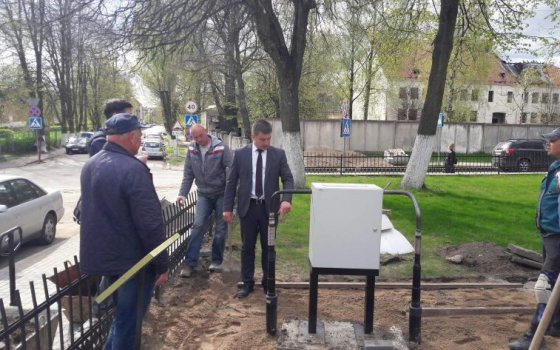 Александр Китаев проверил ход исполнения работ по установке Вечного огня