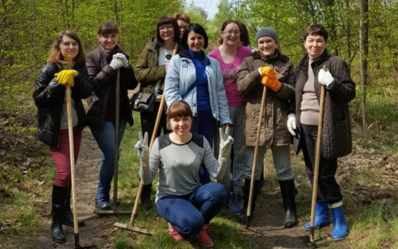 Работники городской администрации очистили ГРЭСовский лес от мусора