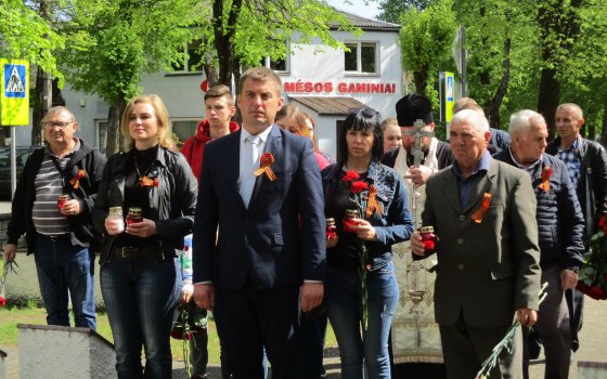 Делегация из города Гусева посетила братское захоронение советских воинов в Литве