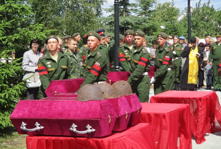 Сегодня в Гусевском округе прошла церемония перезахоронения останков воинов РККА