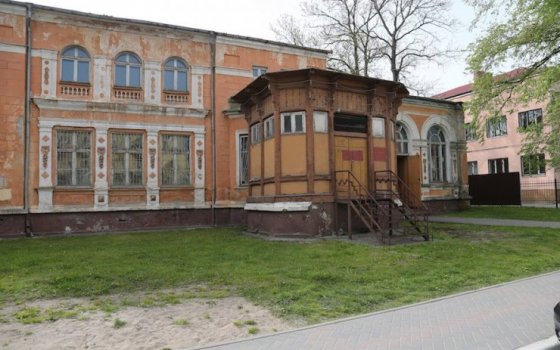 Городская администрация ищет подрядчика для обустройства прилегающей территории бывшего малого зала ДО