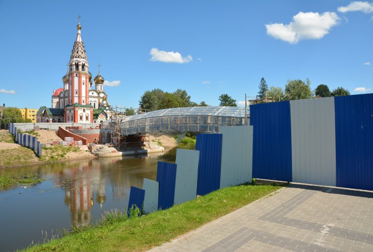 Антон Алиханов поручил собрать совещание, где обсудят судьбу пешеходного моста-долгостроя