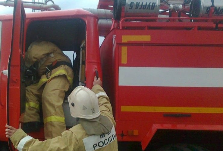 На улице Морской сгорел деревянный сарай