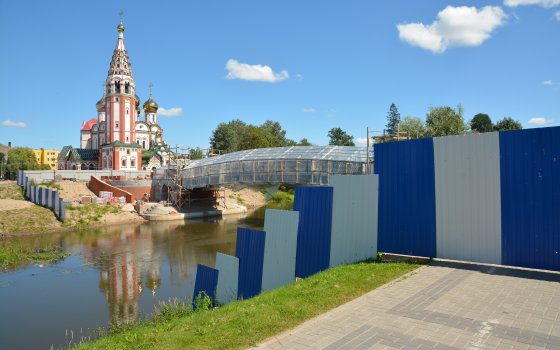 Антон Алиханов поручил собрать совещание, где обсудят судьбу пешеходного моста-долгостроя