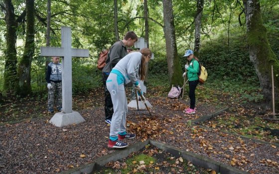 Гусевские «Миротворцы» привели в порядок захоронение Первой мировой войны