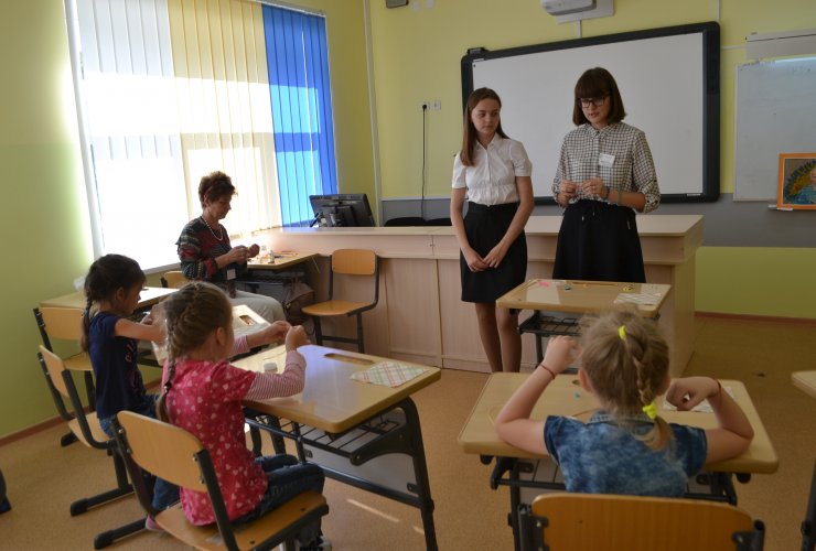 В рамках акции «Дети-детям» ребята ДЮЦ провели мастер-классы