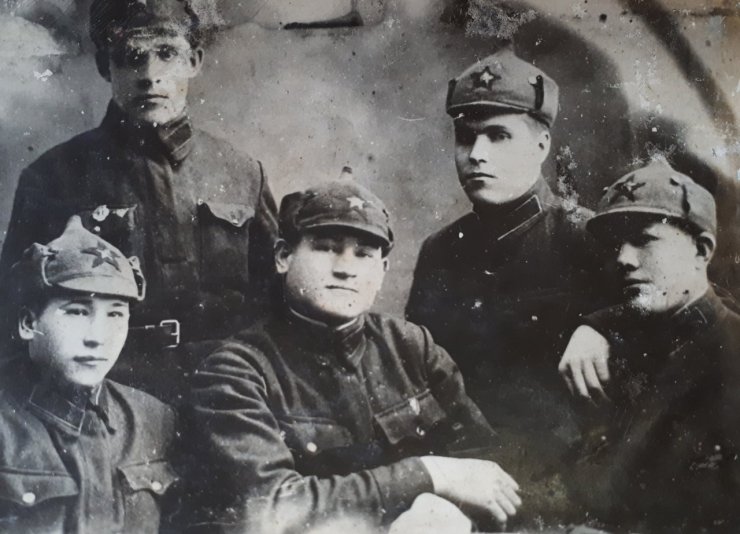 Сергей Иванович Гусев крайний в левом верхнем углу. 1939 год.
