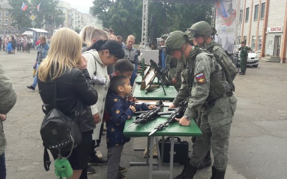 Сегодня в Гусеве прошла патриотическая акция «Есть такая профессия — Родину защищать!»