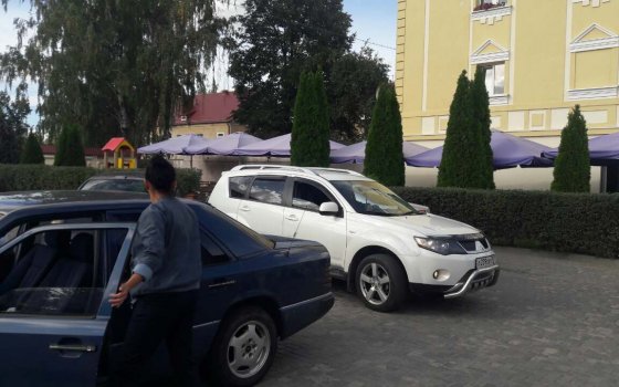 Депутат ЛДПР А.И. Олейник не пустил инвалида на парковку