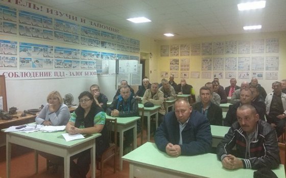 Сотрудники ГИБДД напомнили водителям автобусов о необходимости соблюдения правил дорожного движения