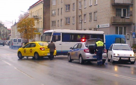 Сегодня в Гусеве произошло ДТП с участием рейсового микроавтобуса и такси