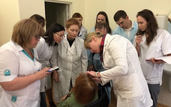 Медицинские специалисты проходят обучение новым методикам ранней диагностики рака кожи