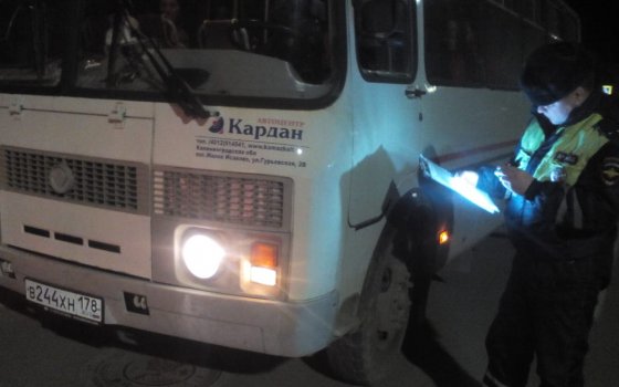 Сотрудники ГИБДД проверили пассажирские автобусы, которые каждый день выходят на трассы