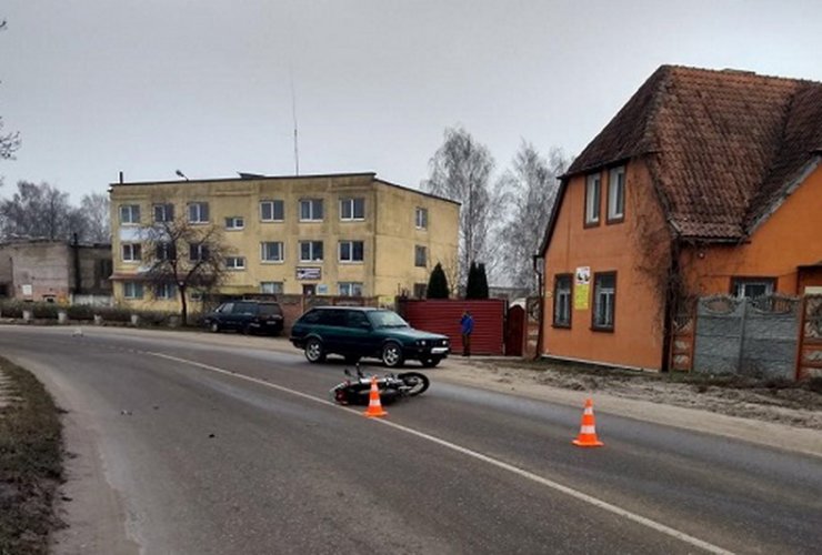 На улице Победы в результате аварии пострадали водитель и пассажир мотоцикла