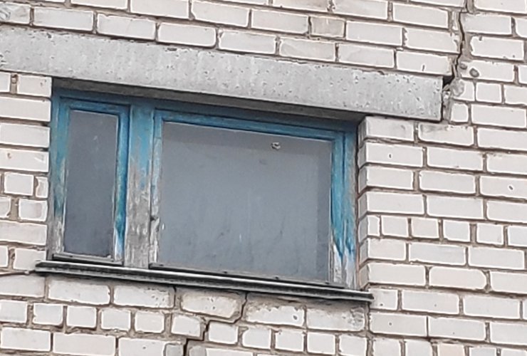 Дом №2 на улице Почтовой в городе Гусеве трещит по швам