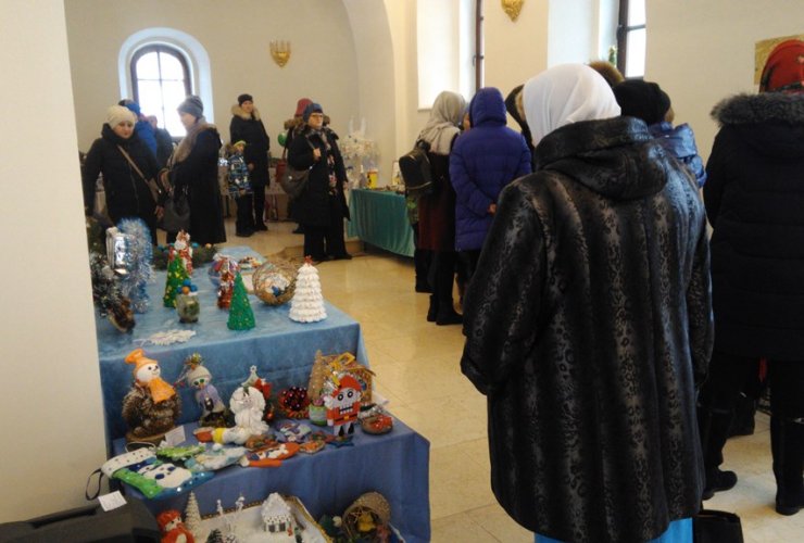В Храме Всех Святых проходит благотворительная ярмарка