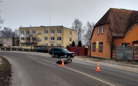 На улице Победы в результате аварии пострадали водитель и пассажир мотоцикла