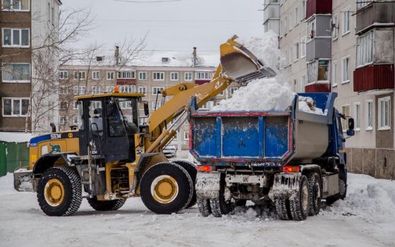 С полуночи техника МБУ «Чистота» вышла на уборку снега в городе