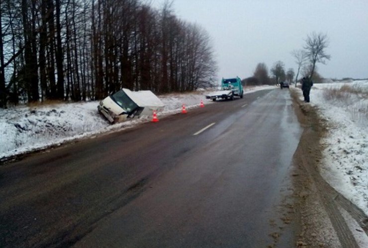 Под Гусевом «Форд Транзит» вылетел в кювет