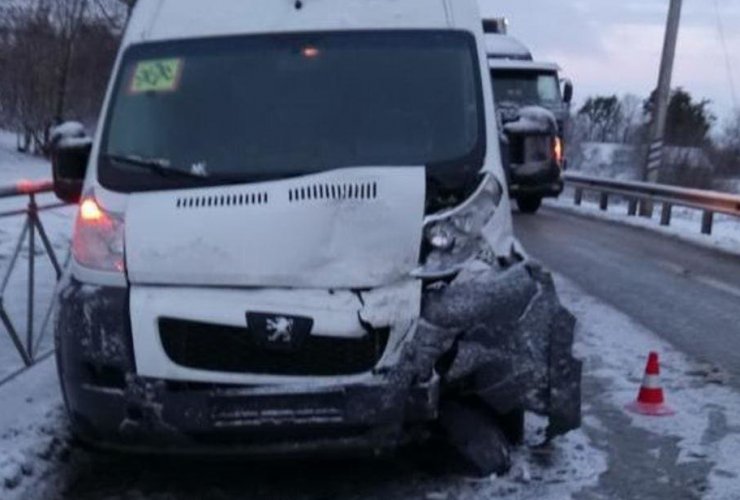 Под Черняховском попал в аварию микроавтобус, который ехал с детьми в Гусев на соревнования