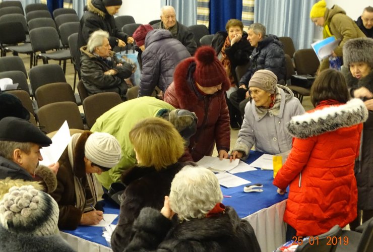 В ДК состоялась встреча гусевцев с представителями организаций, ответственных за вывоз мусора