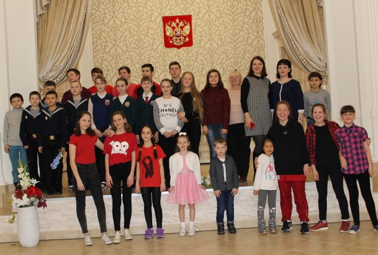 Результаты муниципальной выставки-конкурса детского творчества «Цветы для мамы — 2019»