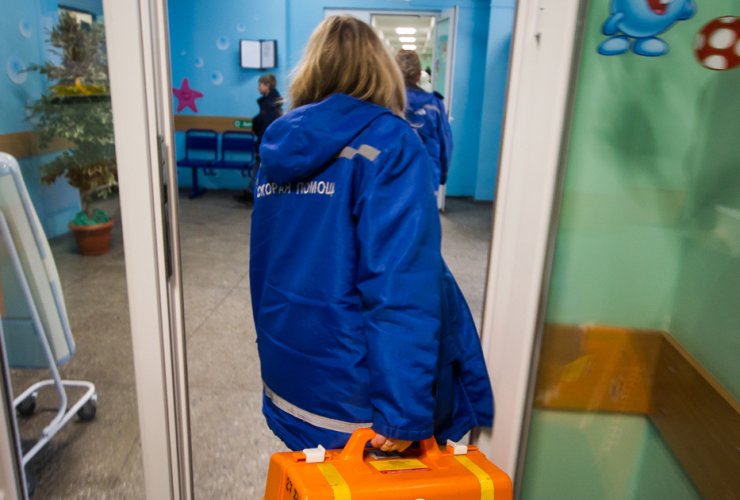 Для пострадавшей при падении шкафа девочки собрали более 114 тысяч рублей