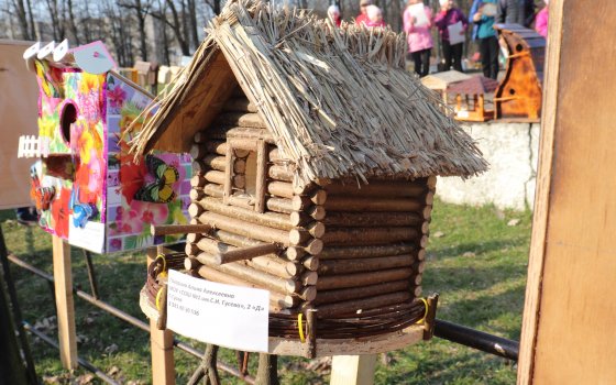 Сегодня на территории ФОКа прошёл конкурс скворечников и кормушек
