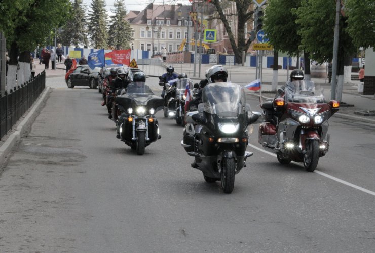В Гусевском округе прошёл автопробег по местам боевой славы