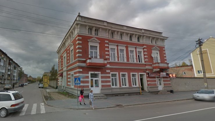 Так здание бывшей пивоварни на пересечении улиц Бисмаркштрассе и Роон-штрассе выглядит наши дни. Фотографии с Google карты