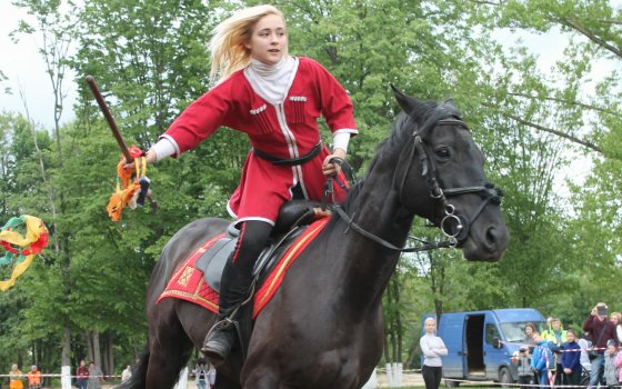 Вчера на территории ФОКа прошло настоящее конно-цирковое представление
