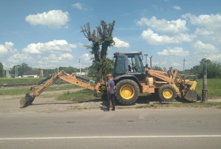 Начат ремонт тротуара на улице Железнодорожной в сторону поселка Липово