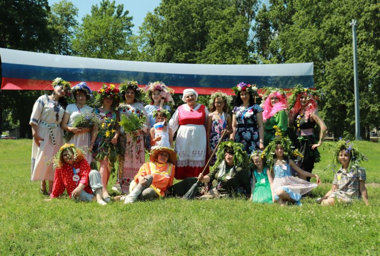 Итоги конкурса на лучший венок из садовых, полевых и луговых цветов