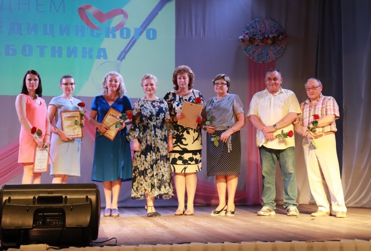 Сегодня в городском ДК чествовали работников медицинской отрасли