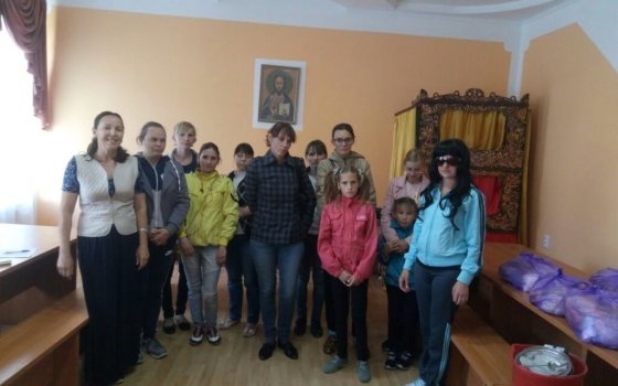 В Церковно-приходском доме Свято-Успенского прихода нуждающимся раздали продуктовые наборы