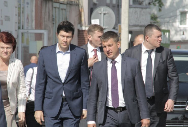 Губернатор проинспектировал ход ремонтных работ по благоустройству центра города