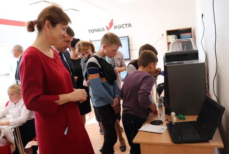 В Михайловской школе открылся Центр образования цифрового и гуманитарного профилей «Точка роста»