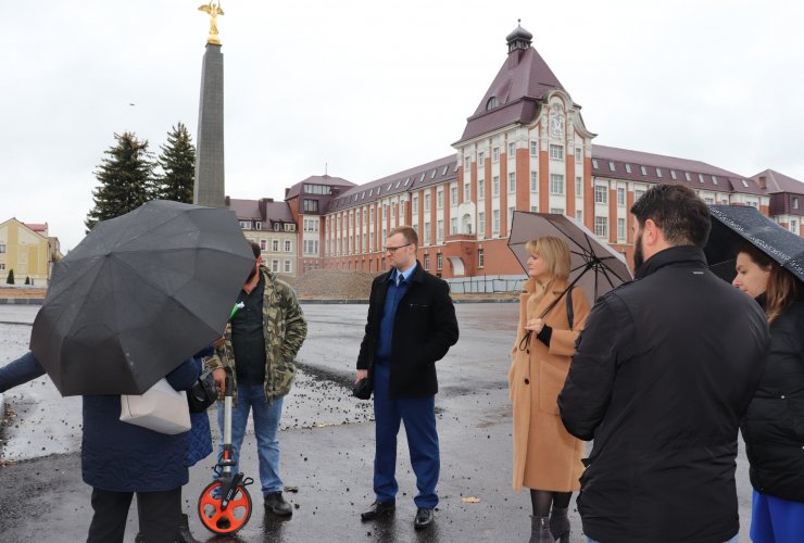 Городская прокуратура проинспектировала ход ремонтных работ в центре города