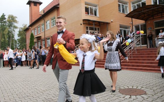 В Гусевском округе 364 первоклассника сели за школьные парты