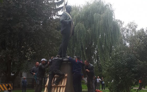 Памятник Ленину установлен в сквере возле городской администрации