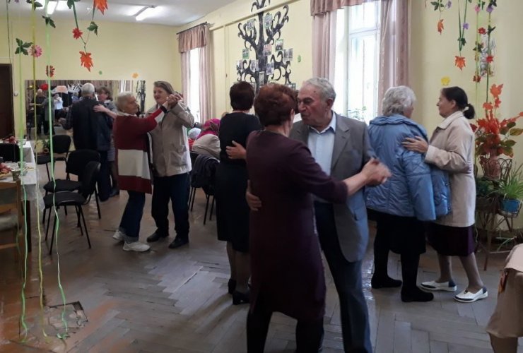 На день пожилого человека Фурманово прошёл праздник «Нам года — не беда, коль душа молода!»