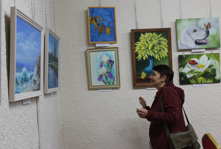 В библиотеке Черняховска проходит выставка гусевских художников