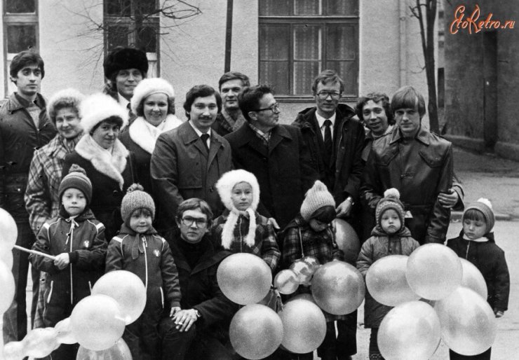 Работники завода СТА на 1 Мая 1983 года