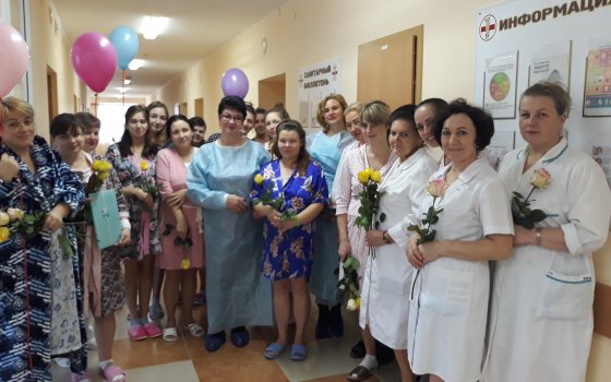 В Гусевской больнице поздравили рожениц с Днём матери
