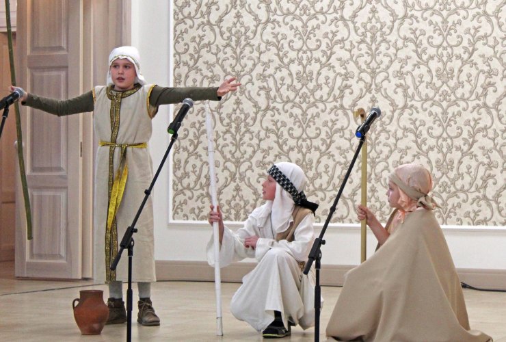 В ДЮЦ прошел многожанровый Рождественский фестиваль детского творчества «Сияние Звезды»