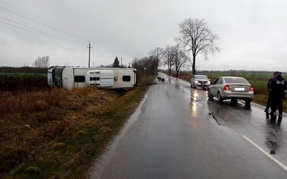 Четыре пассажира перевернувшегося под Гусевом автобуса обратились в больницу