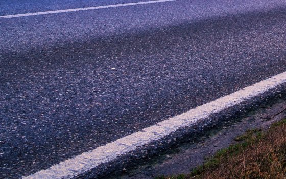 На автодороге «Советск-Гусев» неустановленный водитель задавил лежащего мужчину и скрылся